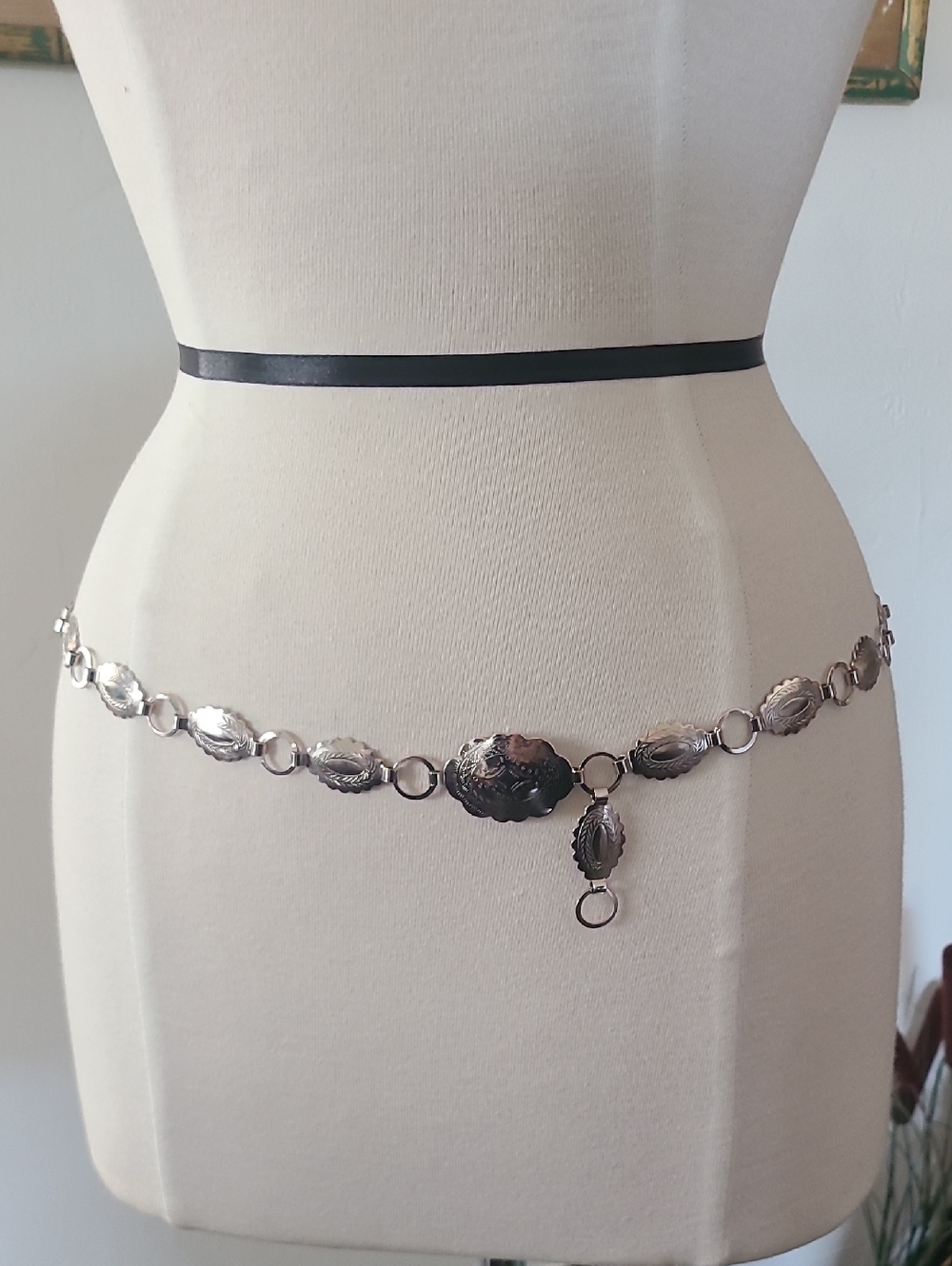 Western Style Concho Silver Tone Belt - Picture 8 of 8